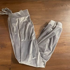 ✨✨3 for 30✨✨Paper Moon velour joggers.